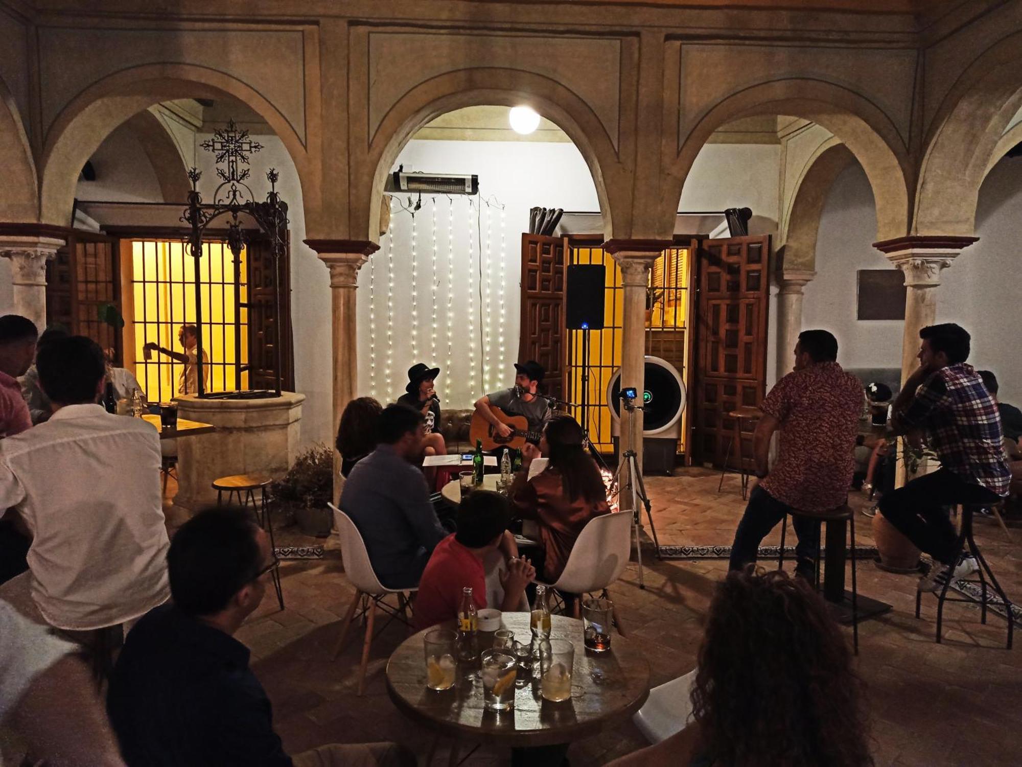 Hostal Cafe Frenteabastos Καρμόνα Εξωτερικό φωτογραφία