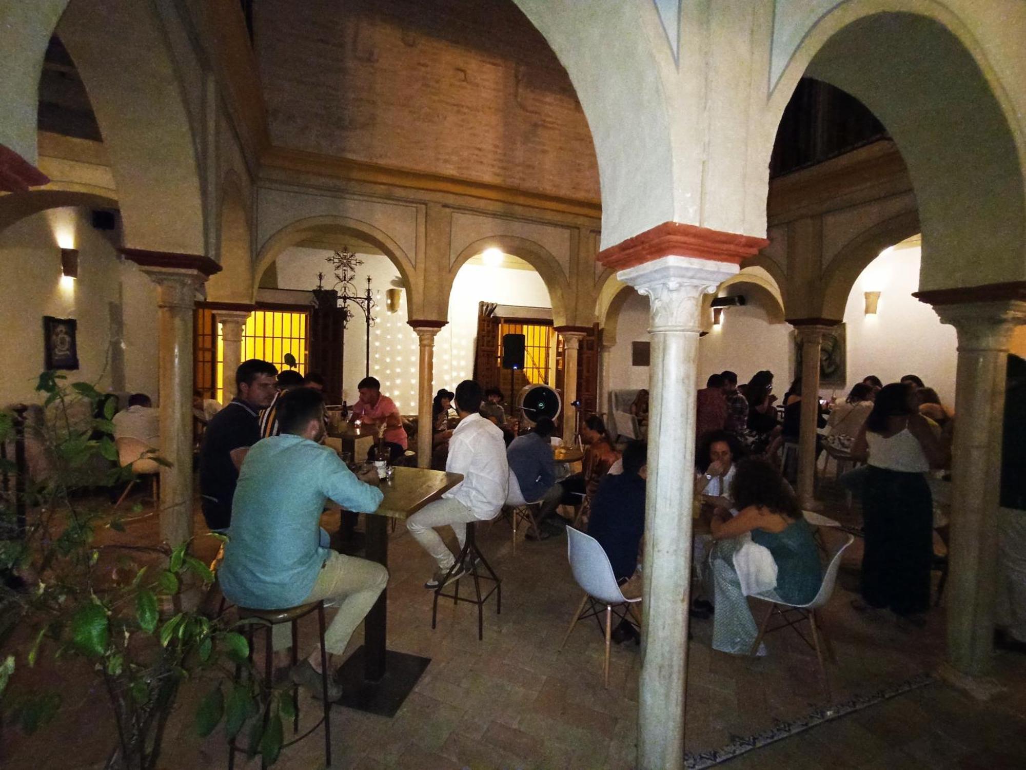 Hostal Cafe Frenteabastos Καρμόνα Εξωτερικό φωτογραφία