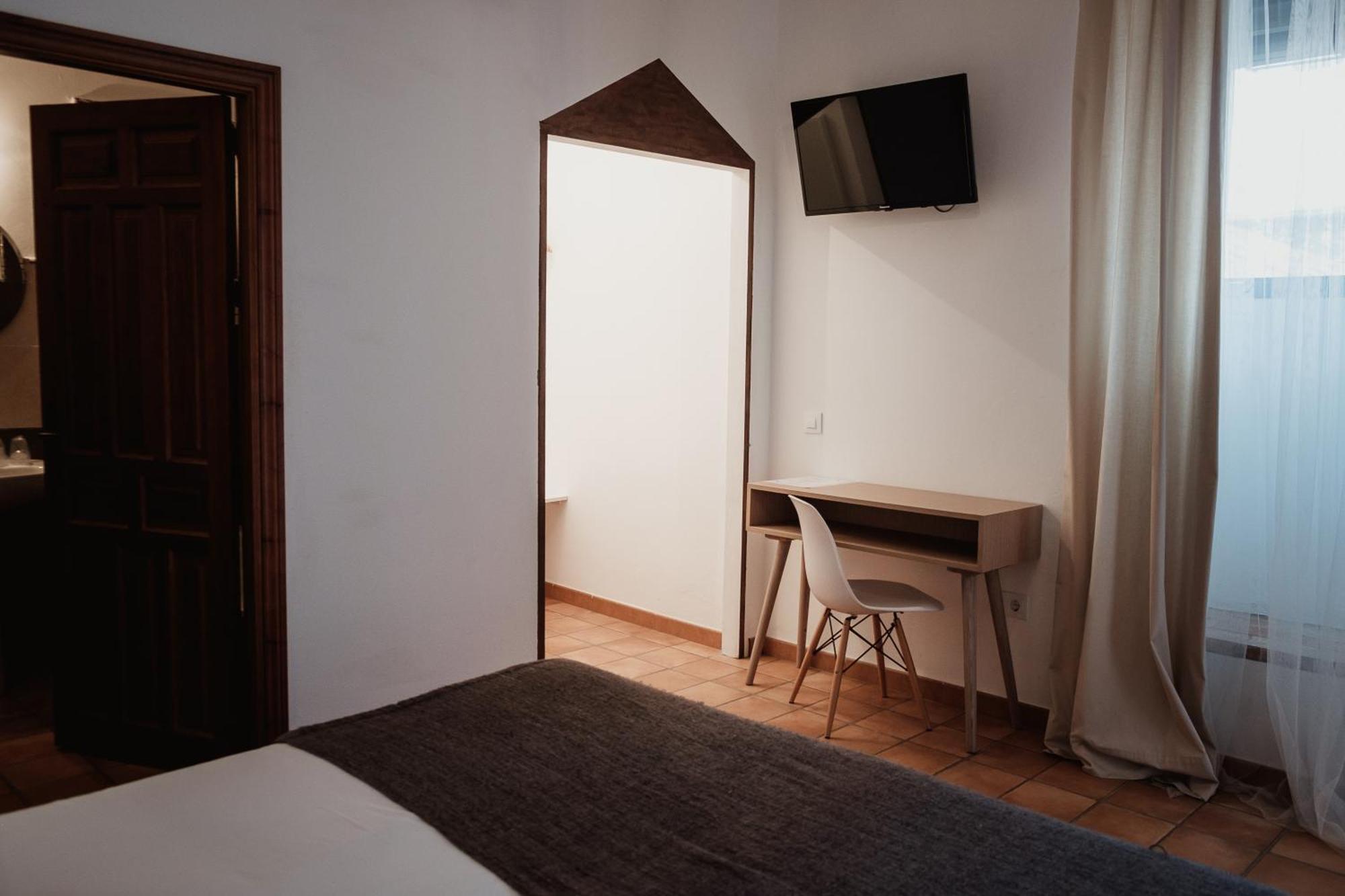 Hostal Cafe Frenteabastos Καρμόνα Εξωτερικό φωτογραφία