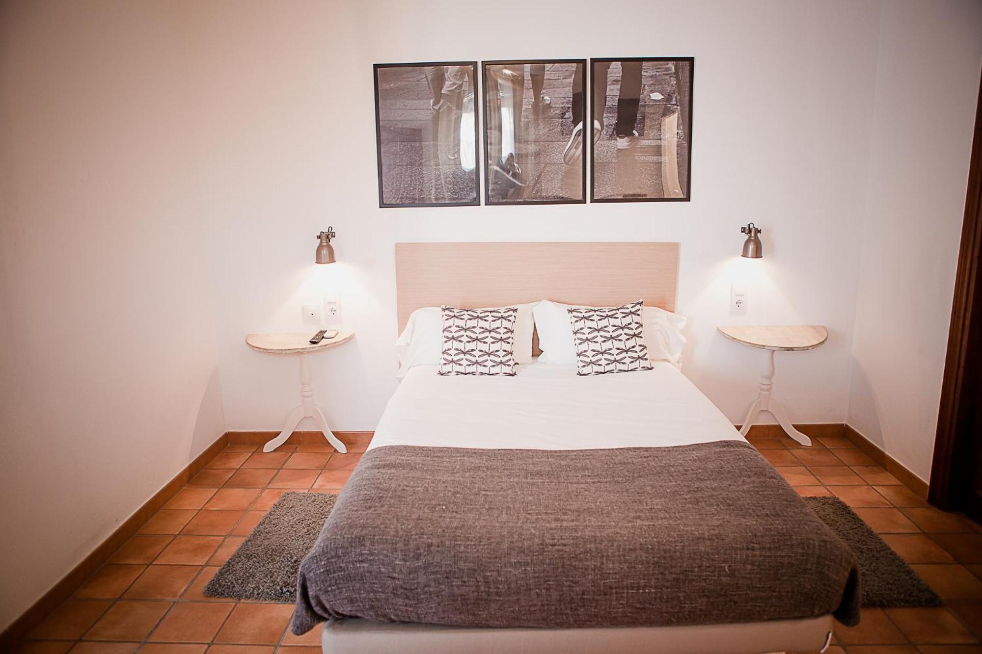 Hostal Cafe Frenteabastos Καρμόνα Εξωτερικό φωτογραφία